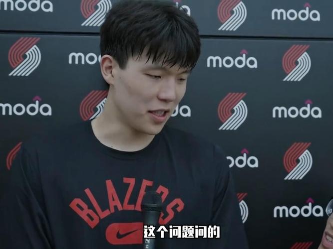 杨瀚森：平时翻译做饭 他不在就自己做 会面条炒鸡蛋和酱油蘸豆腐