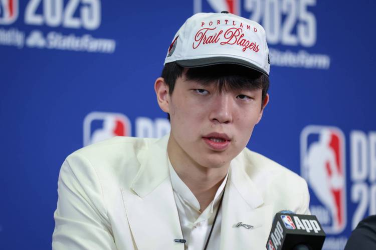 魔童！最近一段时间在美国怎么样？杨瀚森：吃喝拉撒睡！