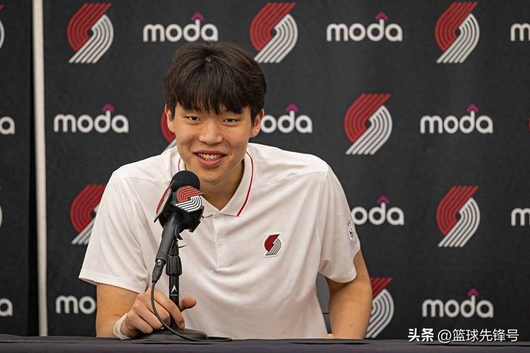小杨利好！克林根掀翻尤班克斯吃到个人第5犯 杨瀚森替补登场