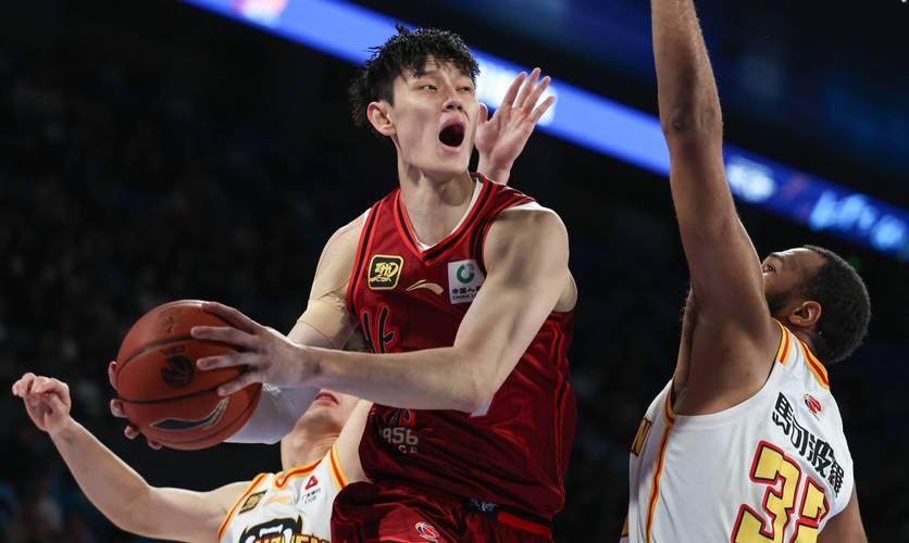 小曾打10分钟！媒体人：难有人情世故出现在季前赛 都为合同而拼