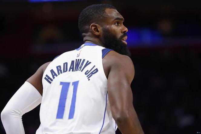 射手回归！小哈达威半场三分5中4拿13分2板 此前季前赛三分18中2