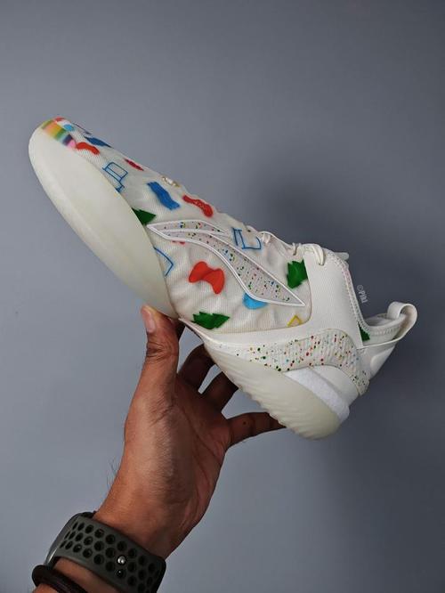 杨瀚森的新球鞋！驭帅20个人PE配色 带有专属Logo和球衣号码