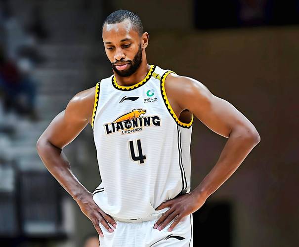 北京全运男篮热身赛大胜北控 北控新外援雷吉-佩里&西布龙登场