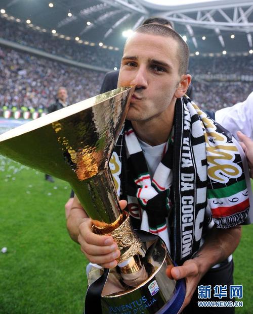 确实不擅欧冠😅孔蒂执教6届欧冠3度小组淘汰，带拿波里4场仅1胜