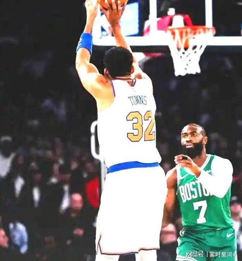 绝杀🚨努尔基奇抢到前场板转身打进 杰伦-布朗关键一攻被吹犯规