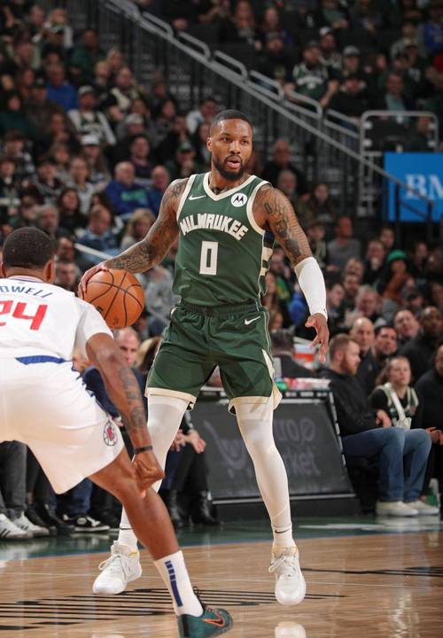 雄鹿官方：小凯文·波特接受右膝半月板损伤修复手术 预计缺席4周