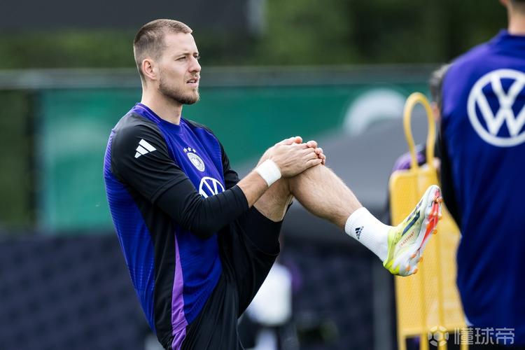 德天空：斯图加特等队争夺20岁中锋阿雷瓦洛，解约金700万欧