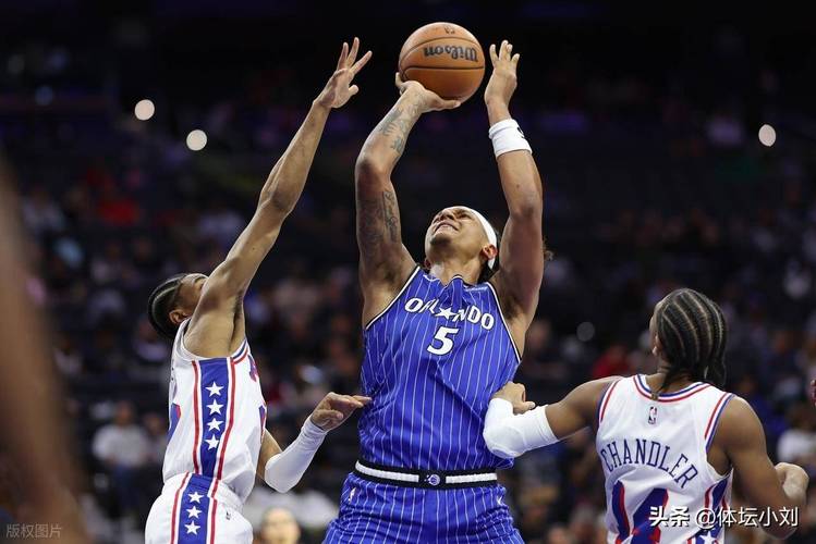 找回感觉！马克西突破高高抛传 德拉蒙德底线空接双手暴扣！