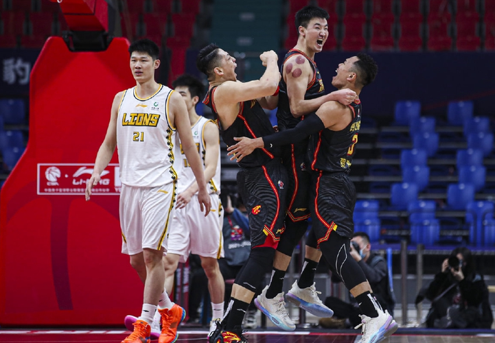 尽力局！迪文岑佐全场15中7&三分11中5 贡献21分3板4助1断