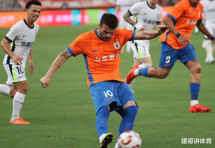 鲁媒：泰山不会轻易给瓦科长合同，球队之前还曾接触过替代人选