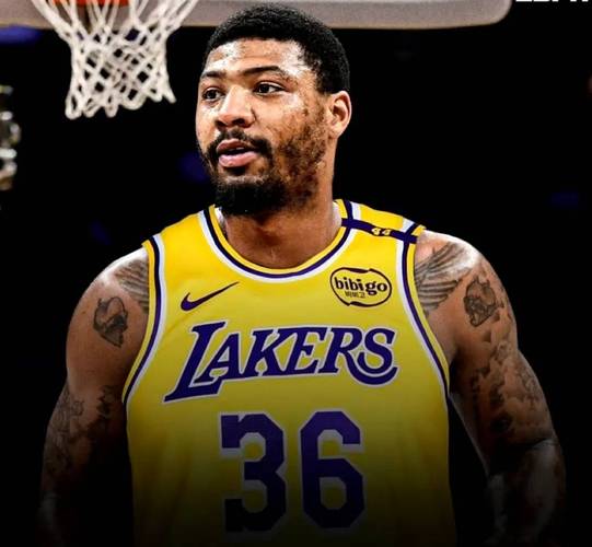 斯玛特谈成为防守端四分卫：开始很困难 一旦进入状态就顺畅多了