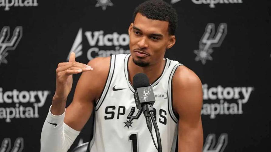 贝弗利：MIP如果是文班亚马就太疯狂了 我喜欢里夫斯拿