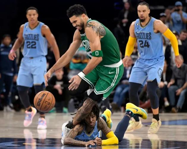 另类3+1！豪泽三分命中同时冈萨雷斯被犯规 可惜后者加罚不中