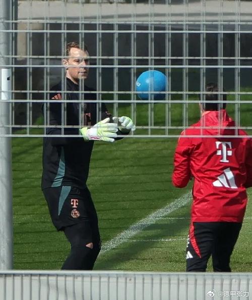 诺伊尔失误？孔帕尼：我才不会批评头号门将 迪亚斯本周3球很重要