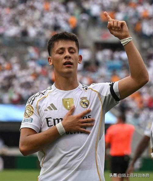 记者：尤文仍关注帕尔马24岁中场伯纳贝