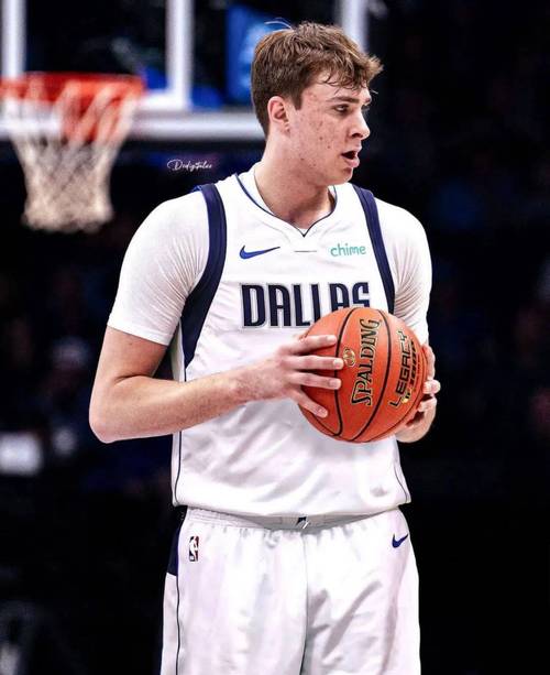 状元也有伤病隐患！弗拉格投篮训练时右手大拇指缠着绷带