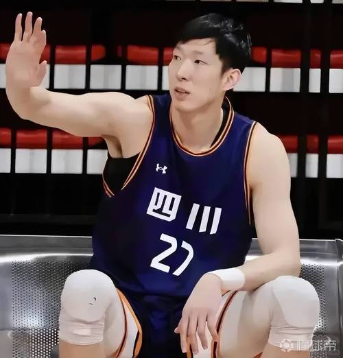 太有爱了！周琦带孩子出席全运会颁奖仪式