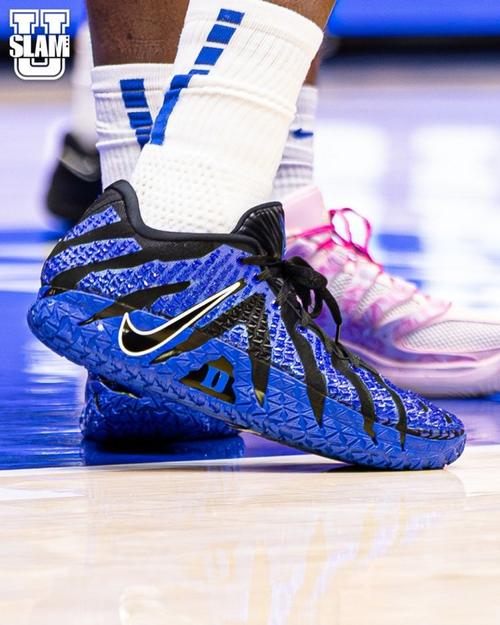 这配色相当吸睛！杜克大学球员上脚球队专属莫兰特Ja 3 PE！