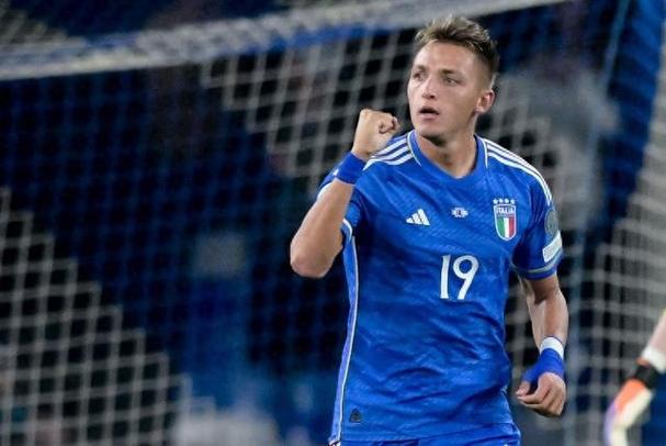 皮奥·埃斯波西托：雷特吉非常全面，我们锋线所有前锋都很合拍