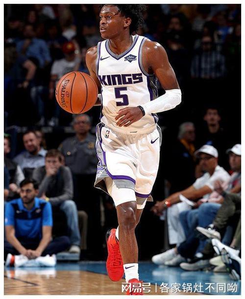 很突然！“比尔赛季报销”词条冲上微博热搜榜第七位