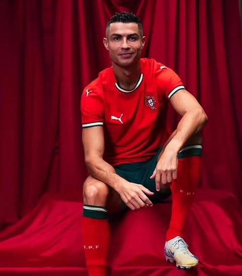 葡萄牙主帅：C罗只是想继续比赛 换做其他人或许已经倒地要点球了