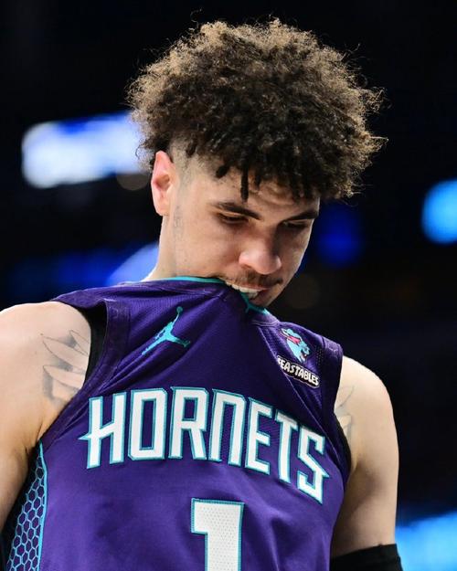 打打停停！拉梅洛-鲍尔生涯得分破5000 同届华子本赛季或破万