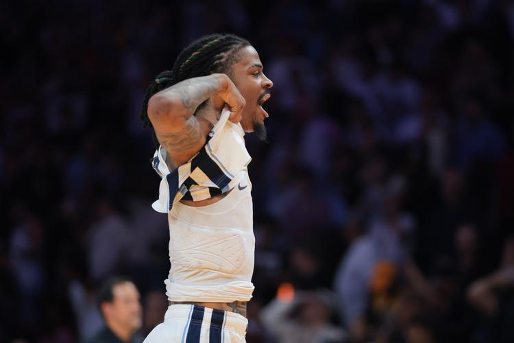 咋回事？莫兰特首节出战6分钟下场&次节未出战 半场拿到7分2助