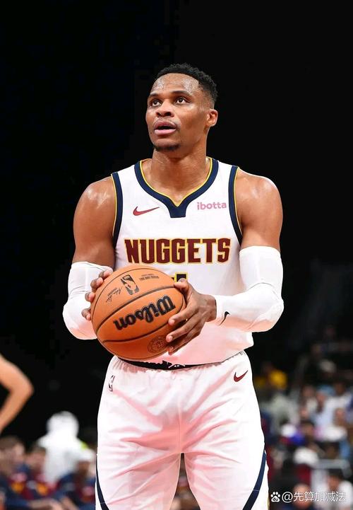 太犹豫！威少突破分球送个人第5记失误 瓦塞尔反击欧洲步打板上篮