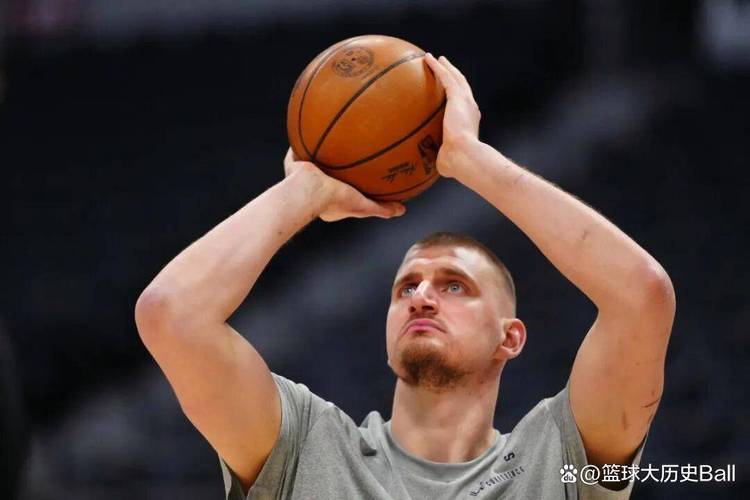 开季12场7次砍下三双！约基奇本赛季有望超威少登顶历史三双榜？