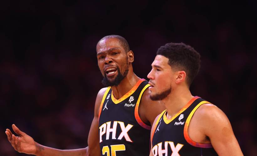 外线没开依旧得分上双！布克打满首节三分4中0拿12分2板2助