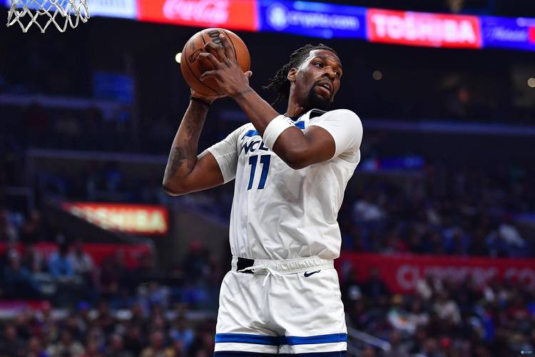 森林狼半场领先独行侠17分 里德19+5 弗拉格6分 克莱2中0一分未得