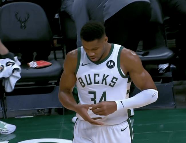 军不可一日无帅！字母哥受伤下场时两队打平&最终雄鹿输掉12分