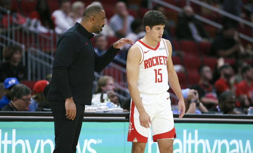 活塞10连胜&东部第一！队记：康宁汉姆和奥萨尔·汤普森今天复出