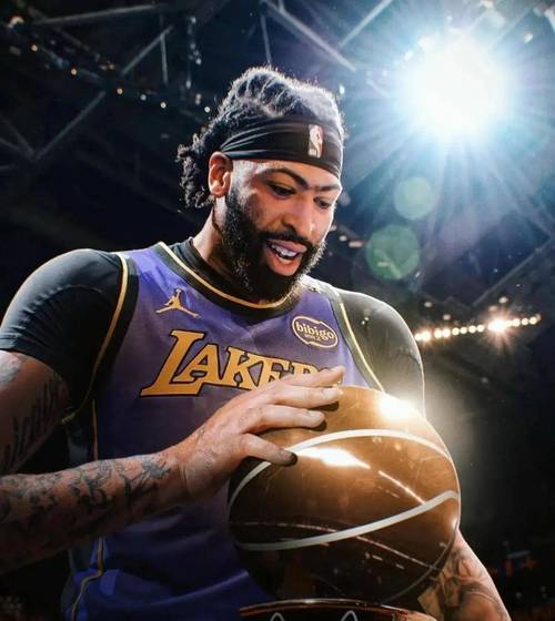 艾顿本赛季已出战425分钟 浓眉自上赛季被交易至今仅出战415分钟