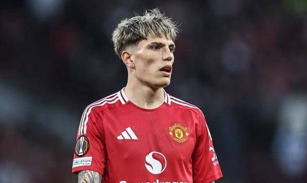 跟队：切尔西并未要求用拉维亚换加纳乔，是曼联总监主动问询情况