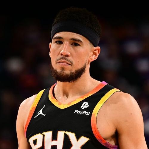 全能表现！布克半场9中4拿下13分5板4助2断 次节10分