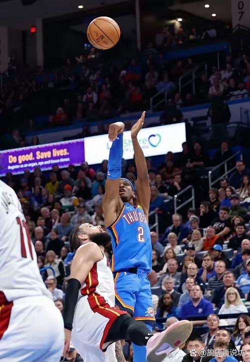 状态火热啊！乔治第二攻三分线外试探 利用经验造次造到3罚