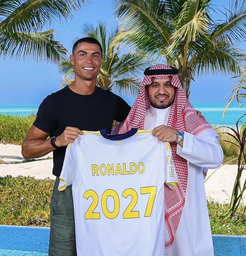 邮报：特朗普白宫赠C罗镀金钥匙，C罗成首位获白宫金钥匙运动员