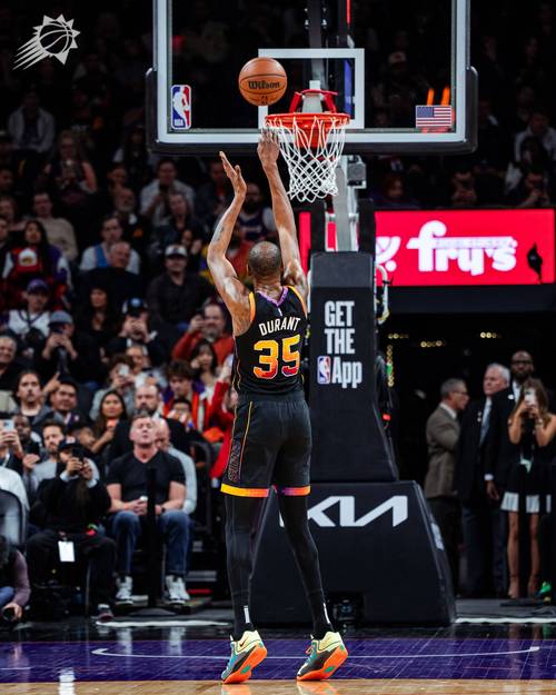 体力没续上？杜兰特前三节15中6拿到20分 第三节单节3次失误