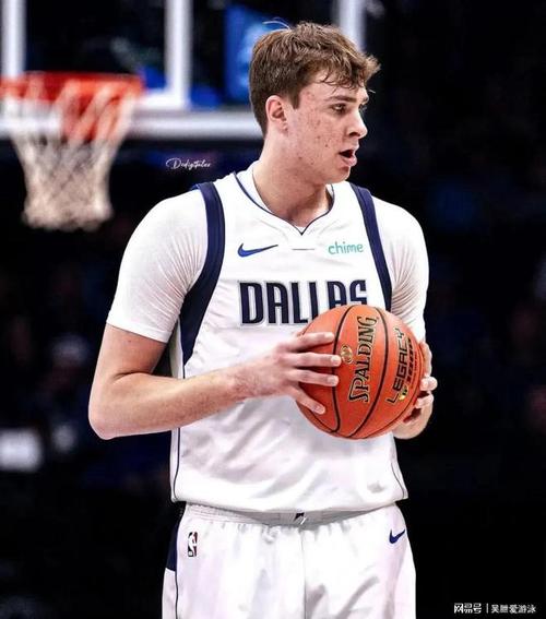 Shams：独行侠对交易欧文不感兴趣 他们认为欧文&弗拉格很适合