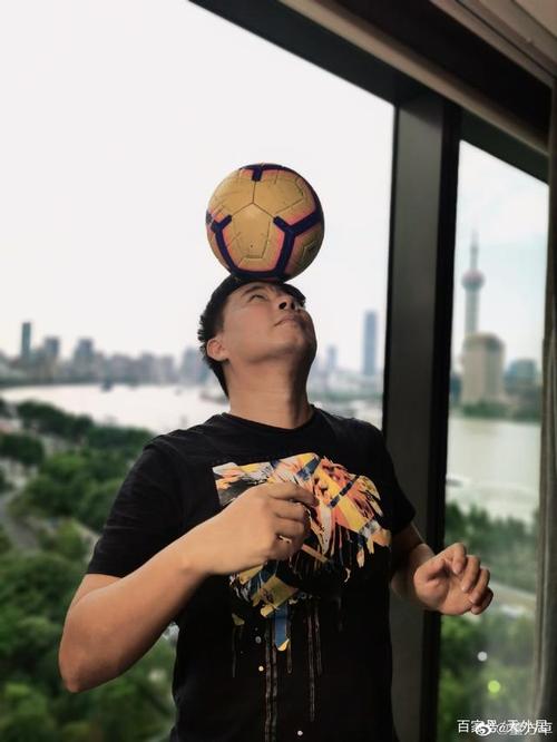 董方卓谈奥运打封闭：当时半月板+后交叉全受伤 曼联队医说要手术