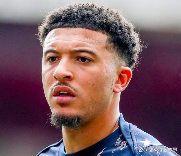 何去何从❓英媒：25岁桑乔在维拉沦为边缘人，他没有重返曼联可能