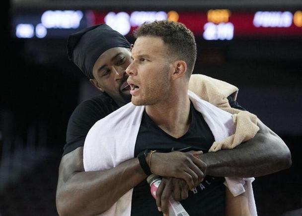 15年前的今天：格里芬死亡骑扣莫兹科夫&陀螺转砸扣加里纳利