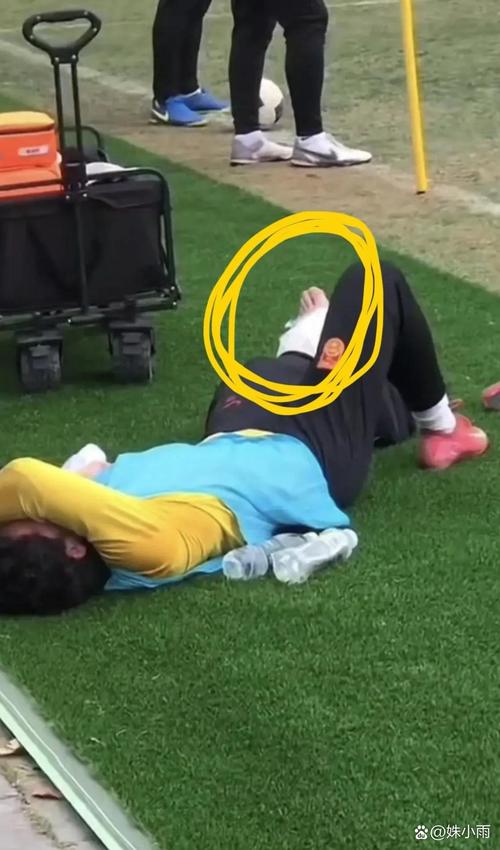 🔎疑似小卡扭伤脚踝瞬间！美媒：90度！对不起我错怪你了