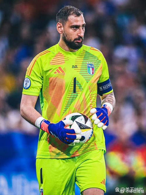 多纳鲁马谈对阵托纳利：手机里都是他的搞笑照，和他对阵会很困难