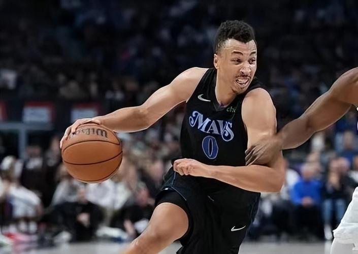 独行侠官方：埃克萨姆休赛期术后出现并发症 需要进一步手术治疗