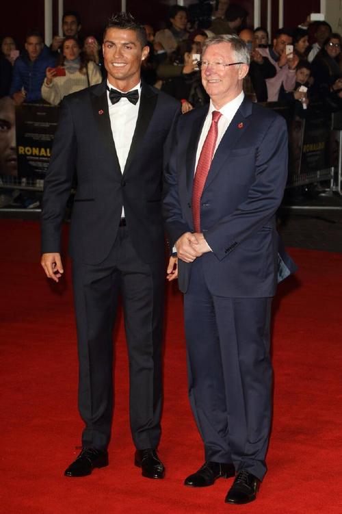 C罗与美国防长合影，西装革履出席白宫晚宴