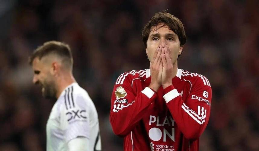 球迷热议利物浦惨败：斯洛特下课 亿元前锋进不了球 和曼联没区别