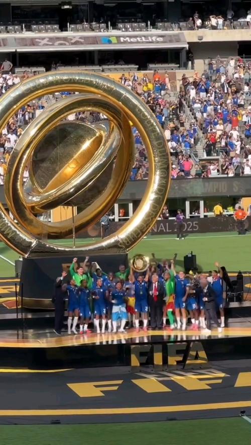 完美替代凯塞多！桑托斯社媒晒MVP奖杯：很感激当选为全场最佳