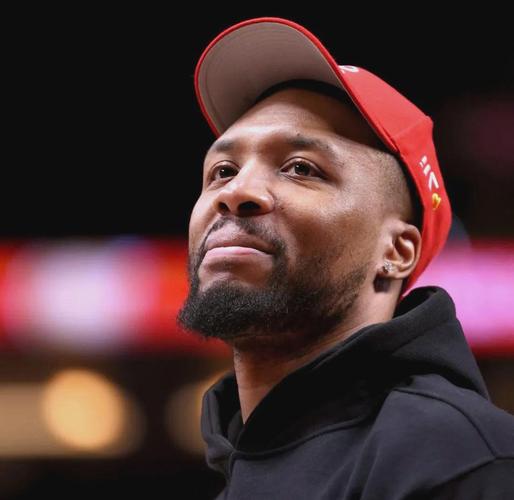 开拓者众将走星光大道：利拉德大包+小包 阿夫迪亚男模风范